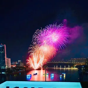 ***** Hotel Wink Icon Riverside - Luxury - 24hrs & Rooftop Pool Bar Vietnam